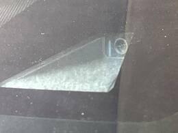 【トヨタセーフティセンス】走行中に前方の車両等を認識し、衝突しそうな時は警報とブレーキで衝突回避と被害軽減をアシスト。より安全にドライブをお楽しみいただけます。