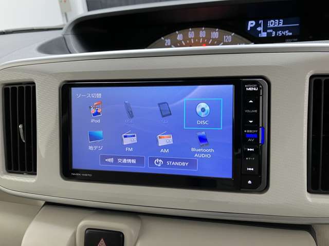 ブルートゥースに接続することにより、スマホに入ったお気に入りの音楽を車内で楽しむことができます♪あると本当に便利な機能になっています！