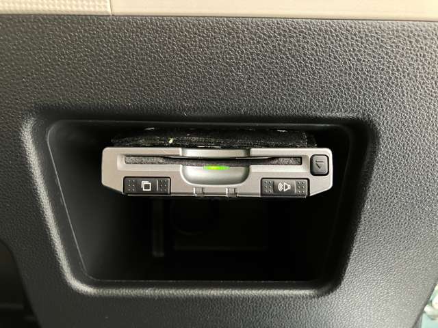 付いているクルマも増えましたが、U-Carではまだまだ付いていればラッキーなETCです。高速道路の料金をお得にするための、便利な装備です。セットアップ後、すぐに利用可能です。