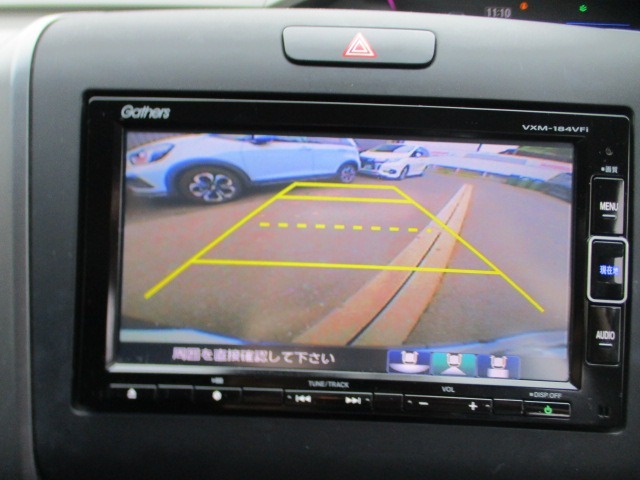 リアカメラのお写真です。駐車が苦手な方でもラクに駐車が行えますね。