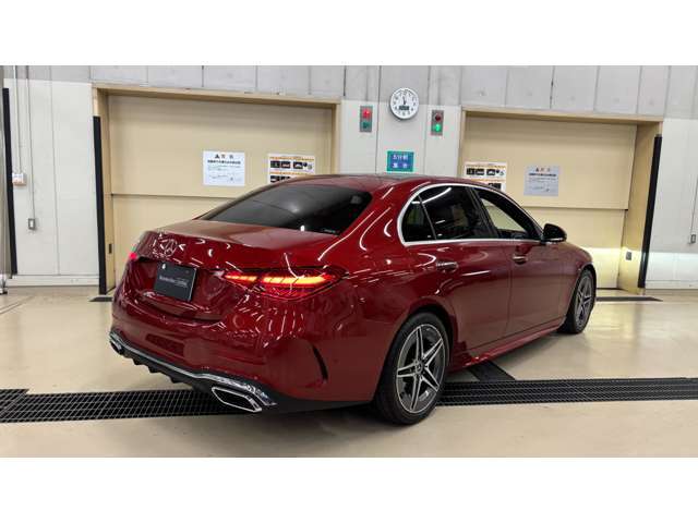 メルセデス・ベンツの定める厳しい基準をクリアしたお車のみをご案内させて頂きます。納車前整備はメーカー規定に基づき100項目にも及ぶ点検を熟練のメカニックによって行いご納車させて頂きます。