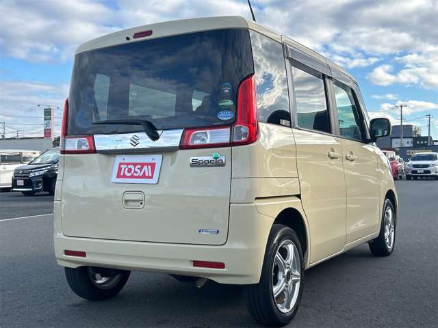 外部査定機関にて車両の鑑定を行っております。外部の第三者機関AISによる厳しい検査で車両を細かくチェックしております。安心して当店の車両をお選び下さい。鑑定書の発行をしております。