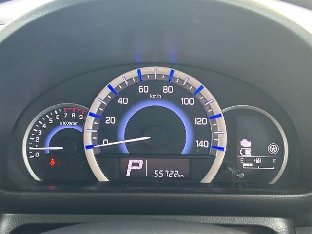 当店は最新鋭の設備を完備した大型工場併設店です☆車検・点検などオーナー様の信頼を得られるよう日々整備士達は努力を欠かしません。ハイブリッドに関する知識や診断機など確りご用意し安心をお届けします☆