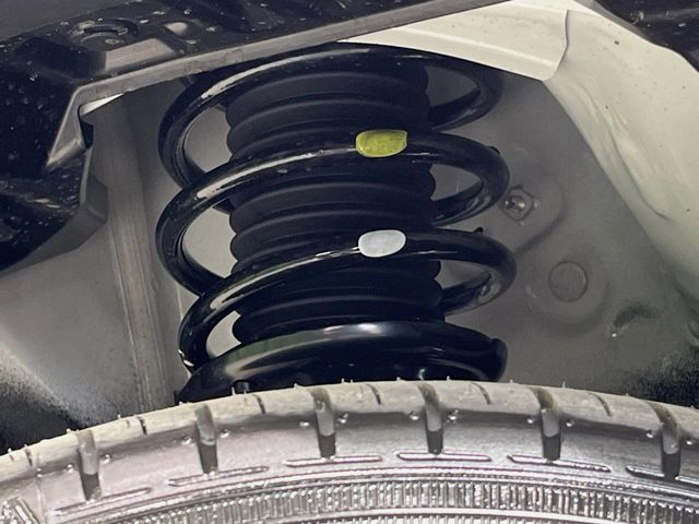 お車を安心してお乗りいただく為には、足回りの定期点検が欠かせません。サービスサポート（有償保証）では無料点検もご提供しており、安心のカーライフをお過ごしいただけるサポート体制が整っています。