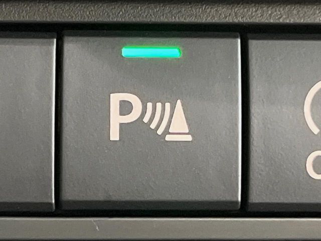 【クリアランスソナー】バンパーに付いたセンサーが障害物を検知！一定の距離に近づくとアラートで教えてくれます♪狭い駐車スペースや車庫入れ時も安心ですね☆