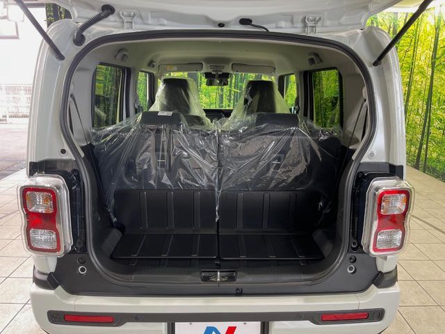 普段のお買い物や通勤、送迎等に十分な荷室スペースを確保しております。セカンドシートを倒すと、大きな荷物の積載も可能です♪