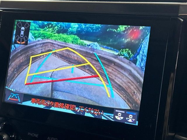 【バックカメラ】駐車時に後方がリアルタイム映像で確認できます。大型商業施設や立体駐車場での駐車時や、夜間のバック時に大活躍！運転スキルに関わらず、今や必須となった装備のひとつです！