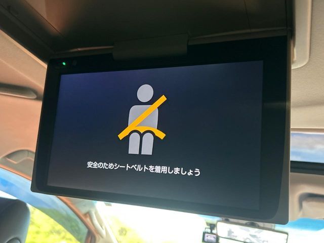【フリップダウンモニター】大画面モニターで後席でもエンタメをお楽しみいただけます。小さなお子様にも大人気の装備です♪