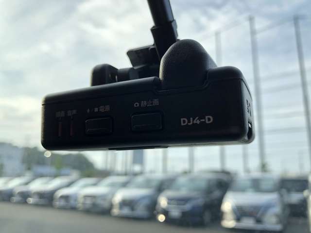 もし事故を起こしてしまったら・・運転中の映像と音を記録するドライブレコーダーです！万が一の備えに☆ドライブの思い出にも☆