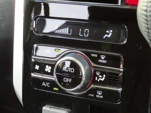 オートエアコンで車内はいつでも快適です♪