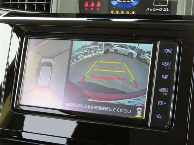 バックカメラの他に上から見下ろしたような画像が見れるアラウンド（全方位）モニター。前後左右を把握できる、すごい機能が装備されています！