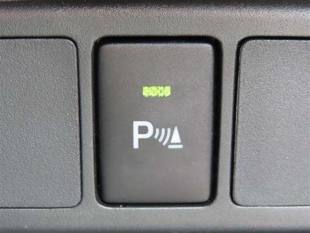 車庫入れなどの低速時に反応してくれるコーナーセンサー付き！