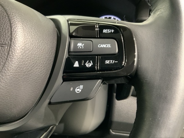 クルーズコントロールを装備しています。高速道路などで一定の速度で走ってくれるので運転が楽ですよ！速度を設定できますので、スピードの出しすぎにも注意できます。
