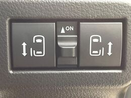 【両側パワースライドドア】スマートキーや運転席のスイッチで後席両側スライドドアの開閉が可能♪電動だから力を入れてドアを開ける必要が無く、小さなお子様でも簡単に開け閉めでき快適です♪