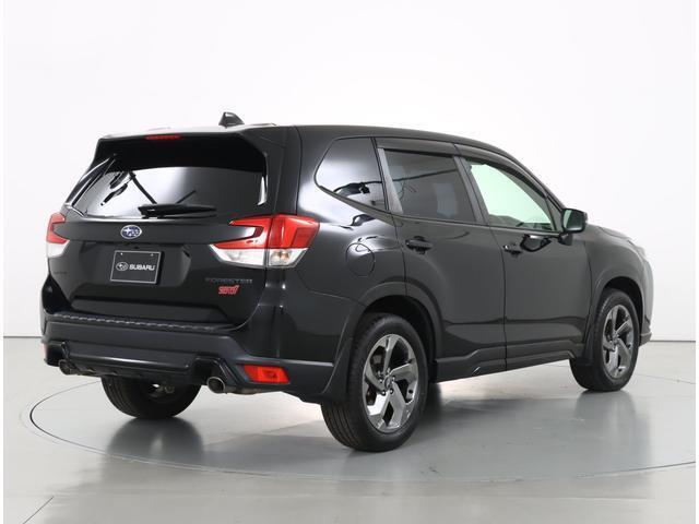 希少なSTIスポーツのE型フォレスター入荷しました！新品タイヤ装着済み！人気のパワーリヤゲートやナビ、ドラレコなど多彩な装備搭載です！