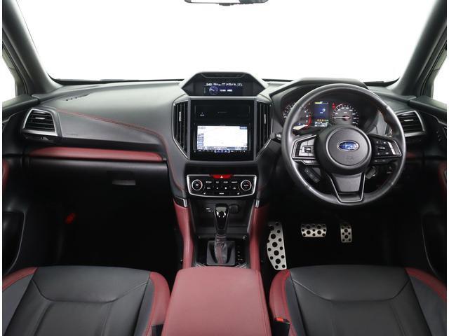 ドライバーが運転以外のことに気を遣うことなく、疲れにくく、安心・集中して運転ができる。SUBARUは視界設計をはじめ、操作パネルやシートのデザインなど細部にまでこだわっています。