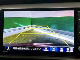 バックカメラがついて後方確認が簡単にできます！苦手としている車庫入れ等も安心して出来ますね！凄く需要の高い装備ですので、最初から付いていれば言う事なしですよね！？