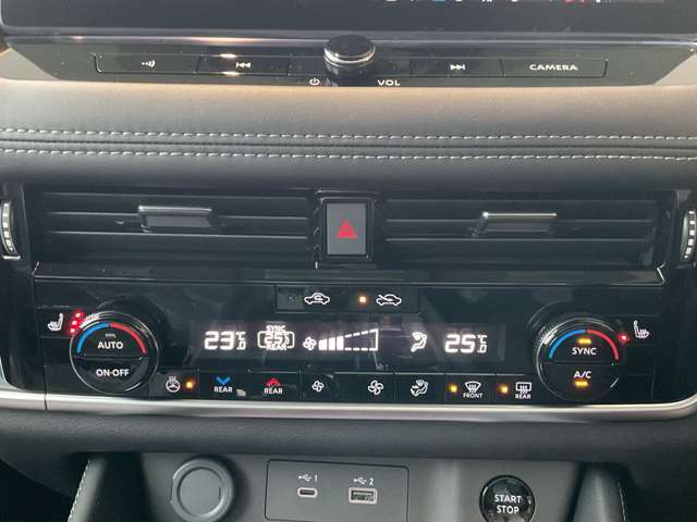 エアコン独立温度調整機能〈運転席、助手席、後席〉