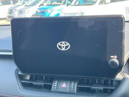 【10.5インチナビ】高級感とインパクトのある大画面ナビを装備。各種オーディオ操作はもちろん、スマホ連携もできる利便性の高いナビです♪