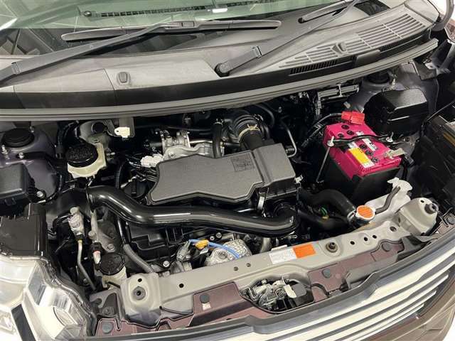 エンジンルーム内も隅々まで掃除がいきわたっています！
