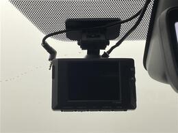 【ドライブレコーダー】映像・音声などの運転中の記録を残します。事故などを起こした起こされた時の証拠になりえますので、もしも時でも安心ですね。