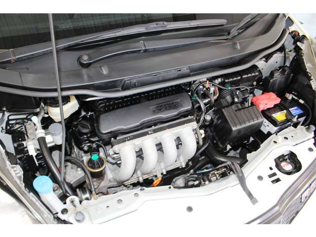 定期点検整備（12ヶ月又は24ヶ月法定点検整備）実施後のお納車になります。バッテリーやエンジンオイルの交換、その他、ベルト類等点検整備を実施した上で不具合箇所がございましたら適時交換、修理等致します。