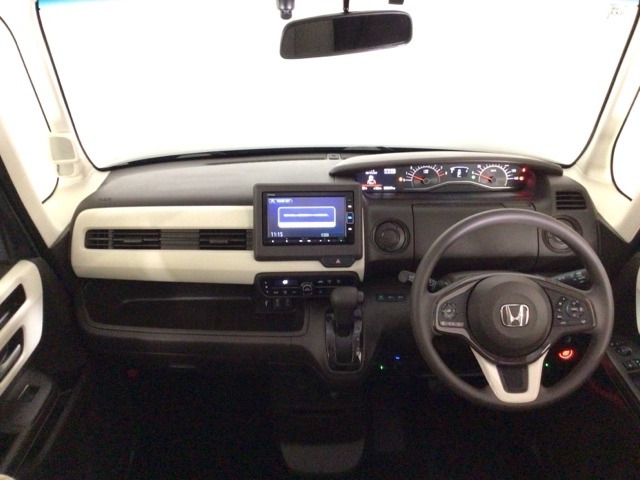 【前方視界】開放的な前方視界！運転がしやすく疲れにくいです♪窓が大きく、見通しがとっても良いおクルマですよ♪