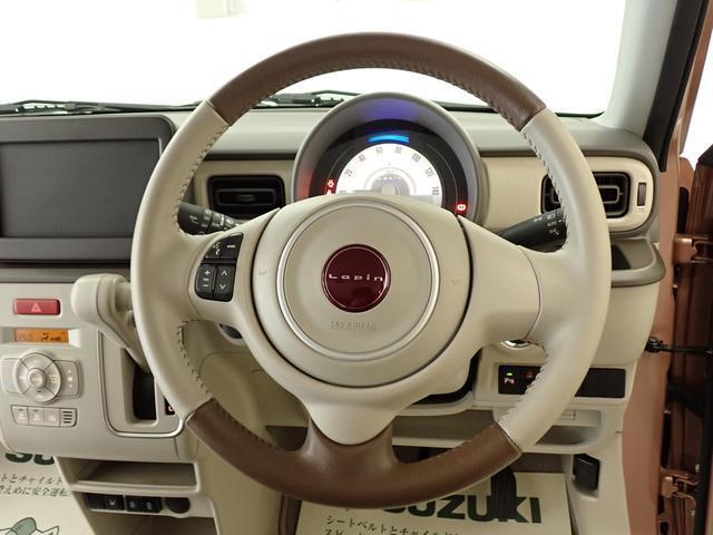 ブラウン×アイボリーのおしゃれなステアリングホイール。　本革巻きで　車内に高級感をプラスします。