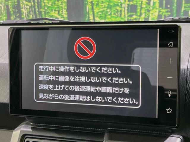 【ディスプレイオーディオ】お持ちのスマホやMP3プレイヤーとの無線接続で音楽再生が可能！コードで繋ぐわずらわしさも無く、手軽にお気に入りの音楽を楽しめます。