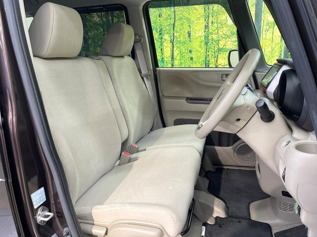 運転席シート廻りは使用感も少なく、良好な状態となっています。丁寧に使われていたことがよくわかりますね。
