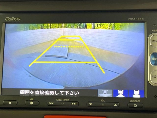 【バックカメラ】駐車時に後方がリアルタイム映像で確認できます。大型商業施設や立体駐車場での駐車時や、夜間のバック時に大活躍！運転スキルに関わらず、今や必須となった装備のひとつです！
