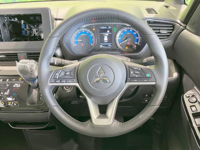【純正革巻きステアリング】上質な革を使用することで、手にしっかり馴染みとても運転しやすいハンドルです♪