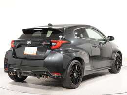 後部にはプライバシーガラスを装備しております。