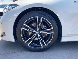 ブラックレザーシート　純正ナビ　全周囲モニター　メモリー機能付き電動シート　シートヒーター　コンフォートアクセス　Mスポーツステアリングホイール　スポーツシート　18AW　ETC　パドルシフト