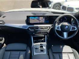 ブラックレザーシート　純正ナビ　全周囲モニター　メモリー機能付き電動シート　シートヒーター　コンフォートアクセス　Mスポーツステアリングホイール　スポーツシート　18AW　ETC　パドルシフト