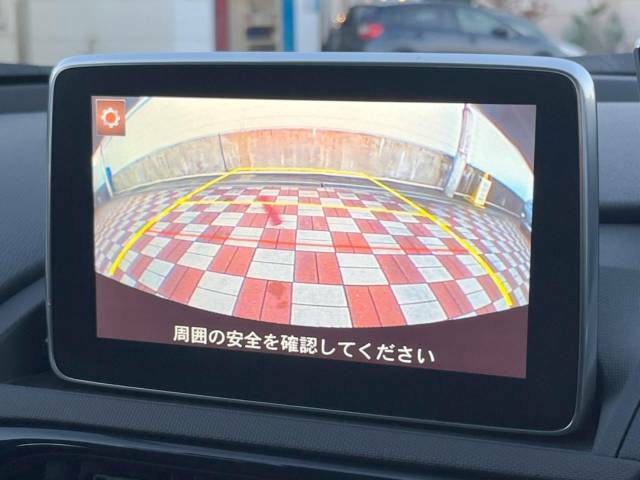 【バックカメラ】駐車時に後方がリアルタイム映像で確認できます。大型商業施設や立体駐車場での駐車時や、夜間のバック時に大活躍！運転スキルに関わらず、今や必須となった装備のひとつです！