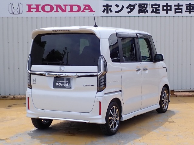 ◆リアは【プライバシーガラス】となっております。プライバシーの確保と見た目の良さはもちろんの事、太陽光を防ぐのでエアコンの効きも良くなります。エアコンの効きが良くなるので、燃費の向上にもつながります。