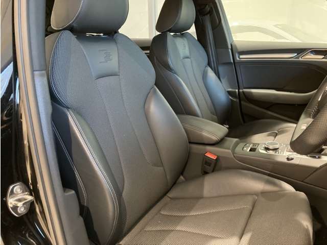 適度な硬さで長時間の運転でも疲れにくいシート設計です。