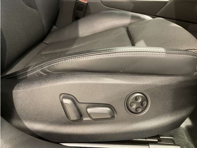 適度な硬さで長時間の運転でも疲れにくいシート設計です。