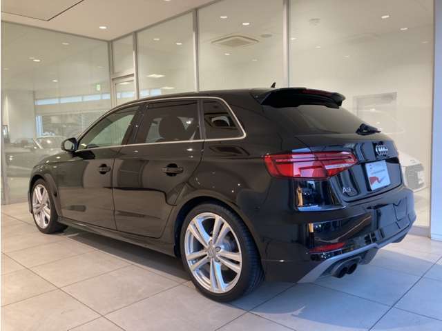 テールランプにもLEDを採用！美しいデザインとともに、後方からの視認性も良好です。