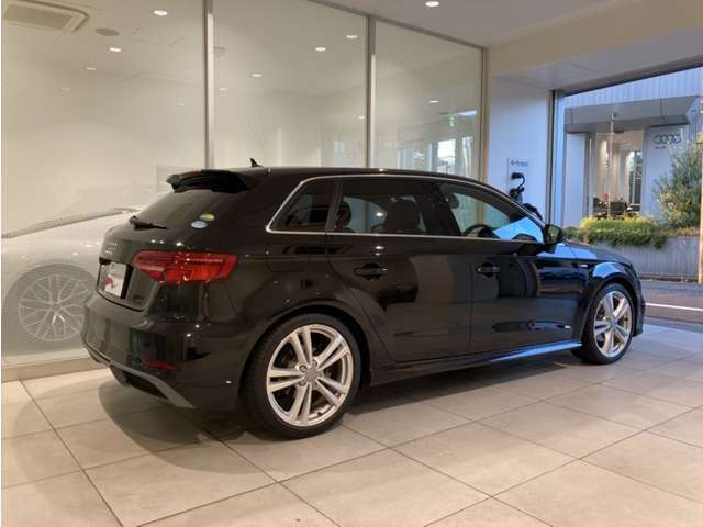 弊社グループ在庫保有台数1500台以上のお車がございます。