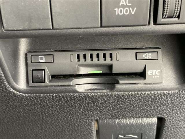 ETCはビルトインタイプになります。クルマ本体のパネルに埋め込むような形になりますので、スッキリとした室内になりますね！