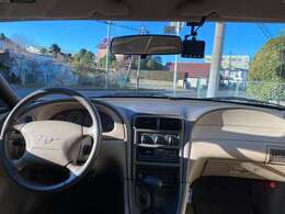 ステアリングに手を添えて野生馬に行き先を訊ねても良いかも知れないし、貴方のお気に入りの場所へ向かうのも良し。貴方とマスタングだけの大切な時間を沢山沢山過ごして欲しい。