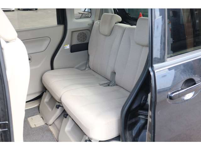 リヤシートも使用感少なく綺麗な状態です( ´艸｀)