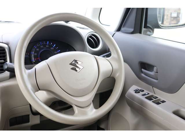 よく触れるステアリングは傷も少なく綺麗な状態です！