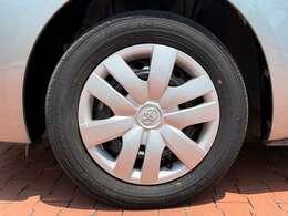 タイヤサイズは165/70R14です。