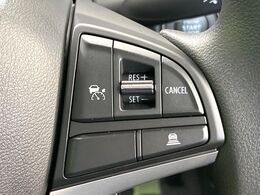 【アダプティブクルーズコントロール】高速道路での長距離走行が楽に！！自動で速度を保つクルーズコントロールが、衝突軽減システムと連携し、前方の車両を感知して車間を保つように速度調節してくれます！！