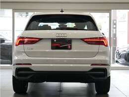 後続車両から長く見られるリヤスタイルも、Audiらしく上品で洗練されたデザインで見る人を惹きつけます。