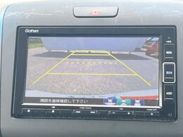 【バックカメラ】駐車時に後方がリアルタイム映像で確認できます。大型商業施設や立体駐車場での駐車時や、夜間のバック時に大活躍！運転スキルに関わらず、今や必須となった装備のひとつです！