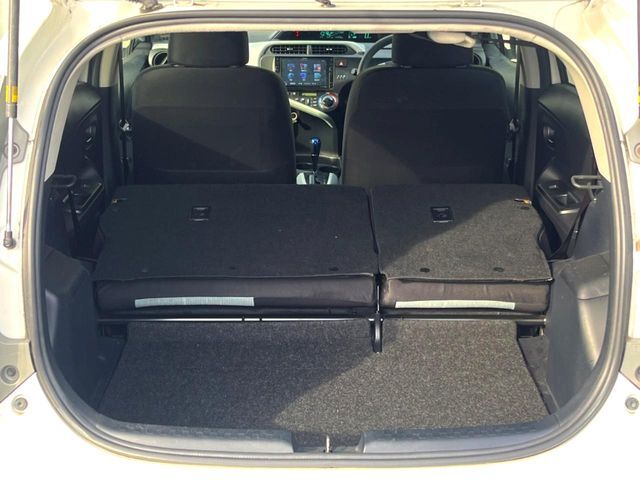 普段のお買い物や通勤、送迎等に十分な荷室スペースを確保しております。セカンドシートを倒すと、大きな荷物の積載も可能です♪